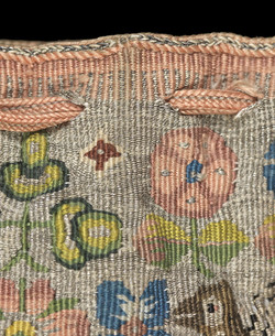 The two sides of a tapestry-woven purse, t.8-1961. © Fitzwilliam Museum, Cambridge